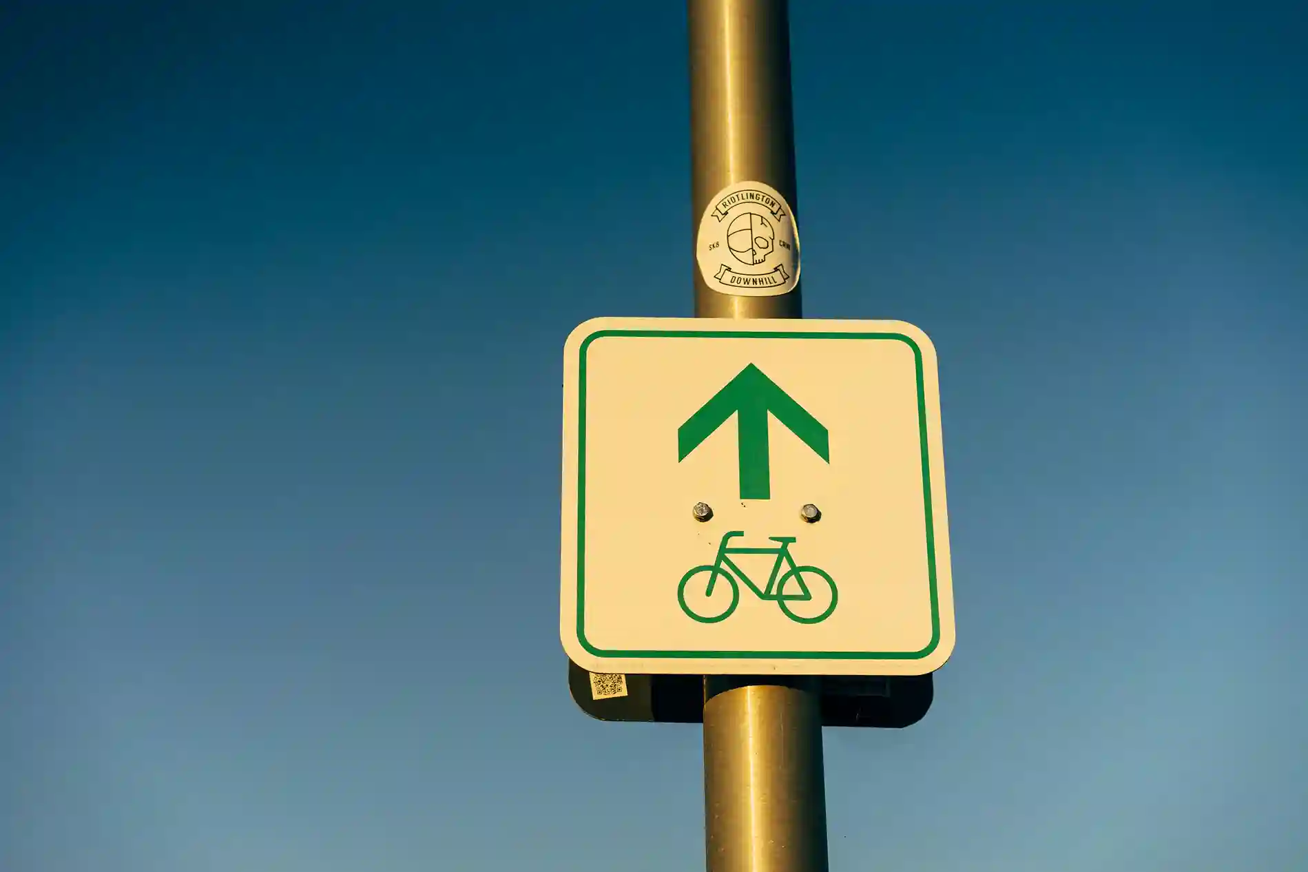 Le code la route du cycliste : la signalétique qu'il faut connaître pour rouler en toute sécurité