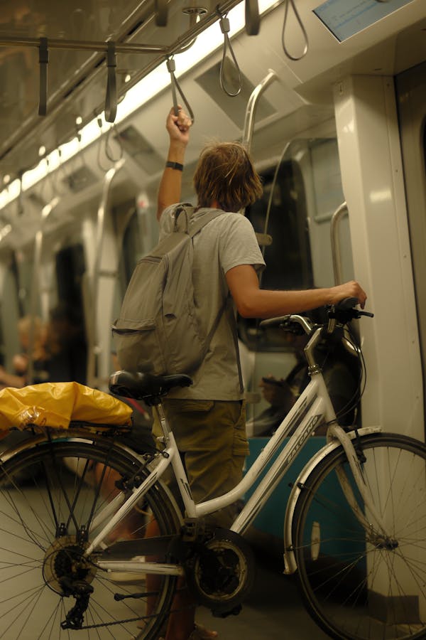 Voyager en train avec son vélo : astuces, tarifs et conseils pratiques